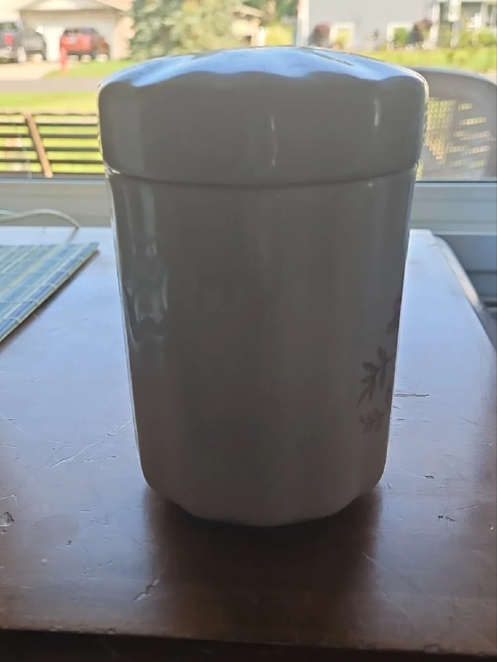 FTDA Ceramic Floral Canister with Spoon - White